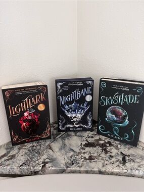 Lightlark Saga Book Nightbane Skyshade Alex Aster